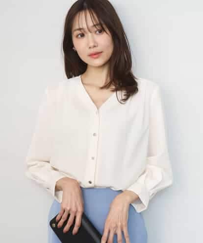 FKBGD46140 MK MICHEL KLEIN Vネックサテンブラウス/洗える