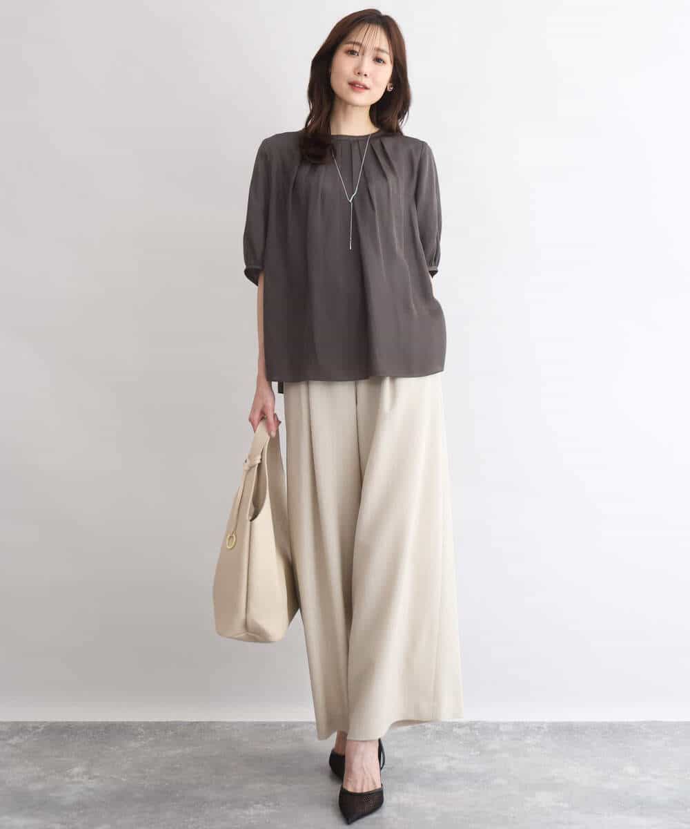 FKBGD53140 MK MICHEL KLEIN(MK ミッシェルクラン) [UVカット/接触冷感/洗える]サテン フロントタックデザインブラウス キャメル