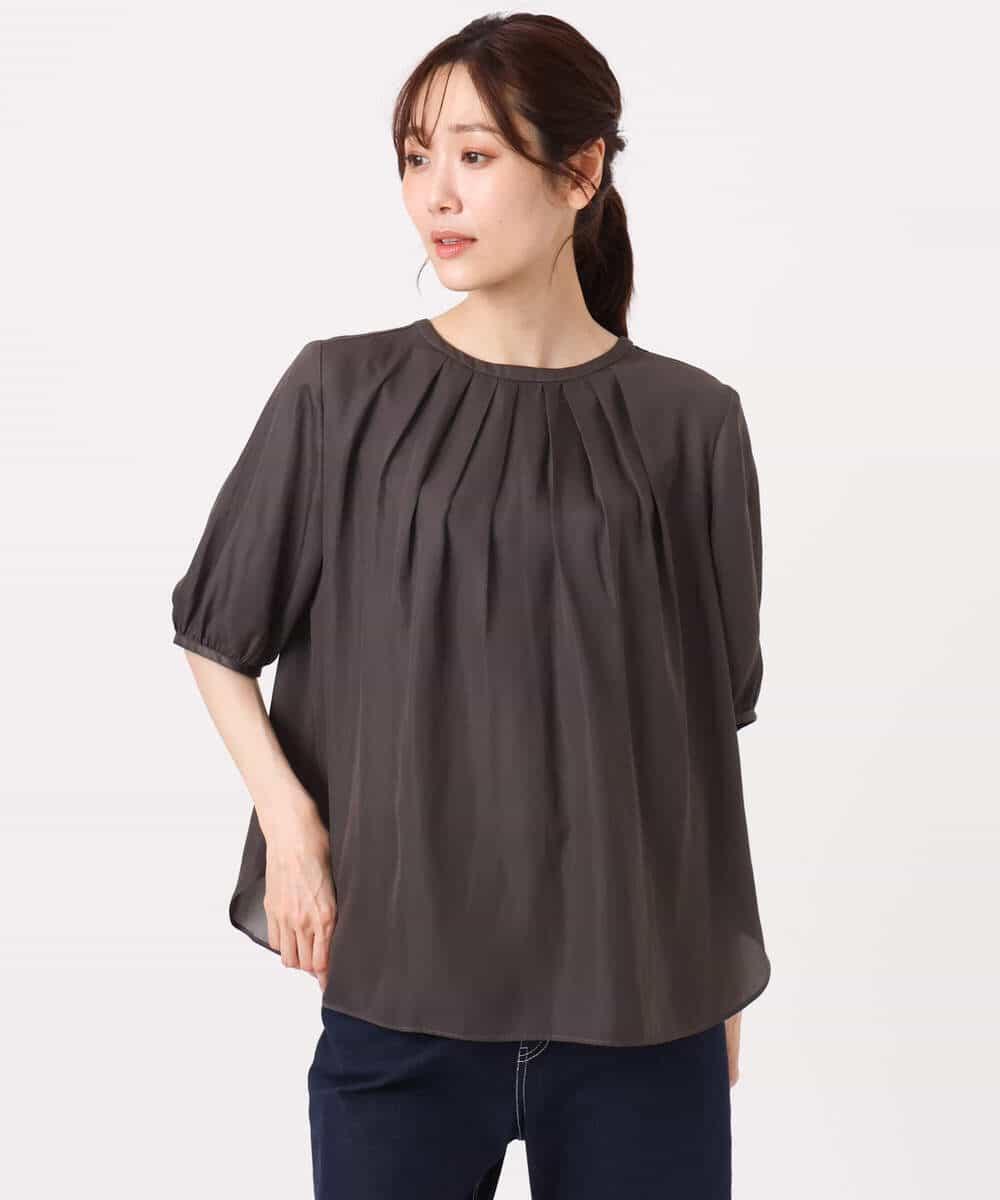 FKBGD53140 MK MICHEL KLEIN(MK ミッシェルクラン) [UVカット/接触冷感/洗える]サテン フロントタックデザインブラウス キャメル