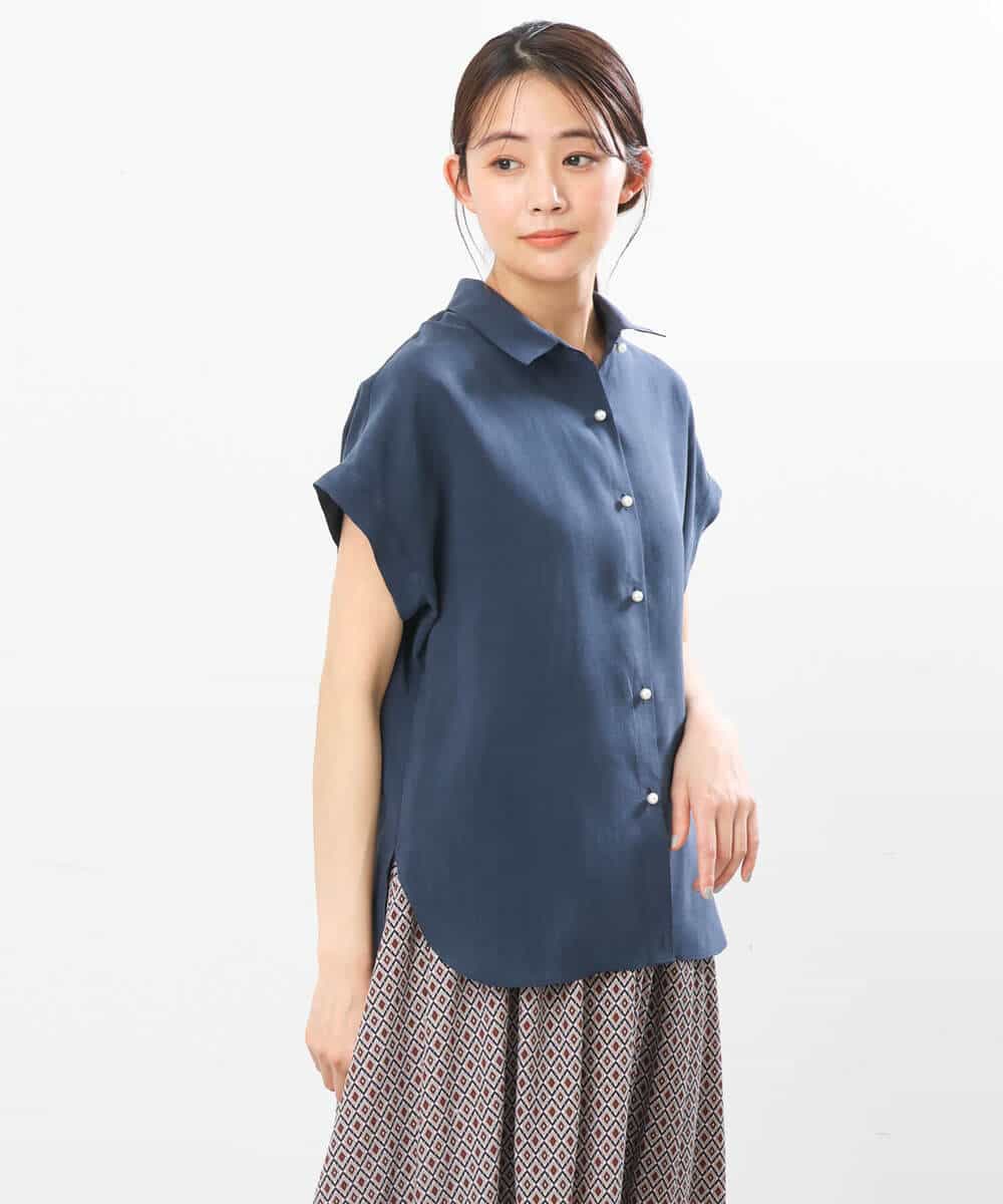FKBGS58110 MK MICHEL KLEIN(MK ミッシェルクラン) フェイクパール釦シャツブラウス/洗える ライトブルー