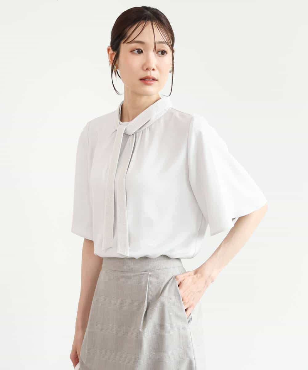 FKBJD36160 MK MICHEL KLEIN(MK ミッシェルクラン) [洗える]レースボウタイ付きスタンドネックブラウス ライトブルー