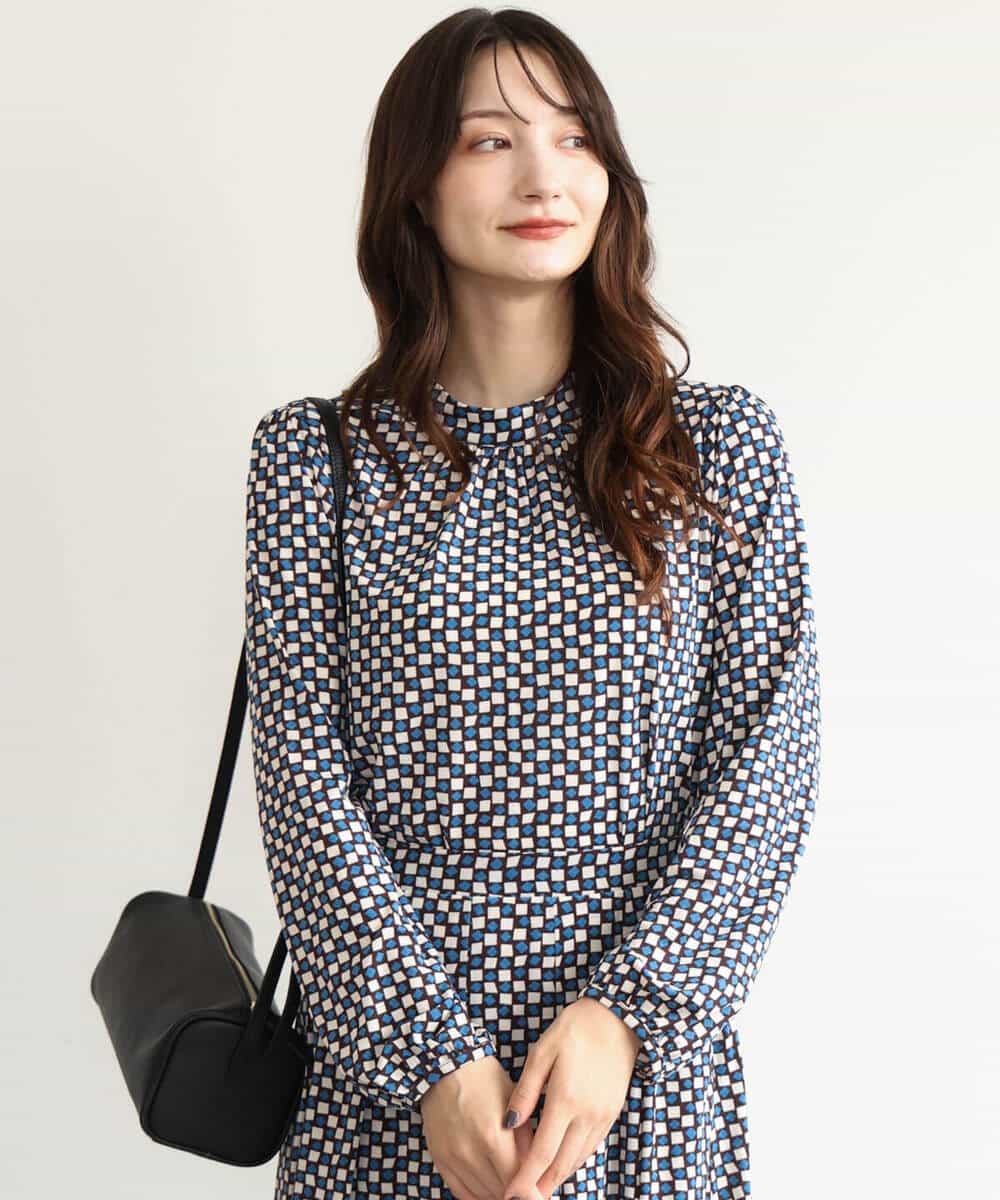 FKKAG46140 MK MICHEL KLEIN(MK ミッシェルクラン) [洗える]スクエア幾何柄スタンドネックカットソー ベージュ