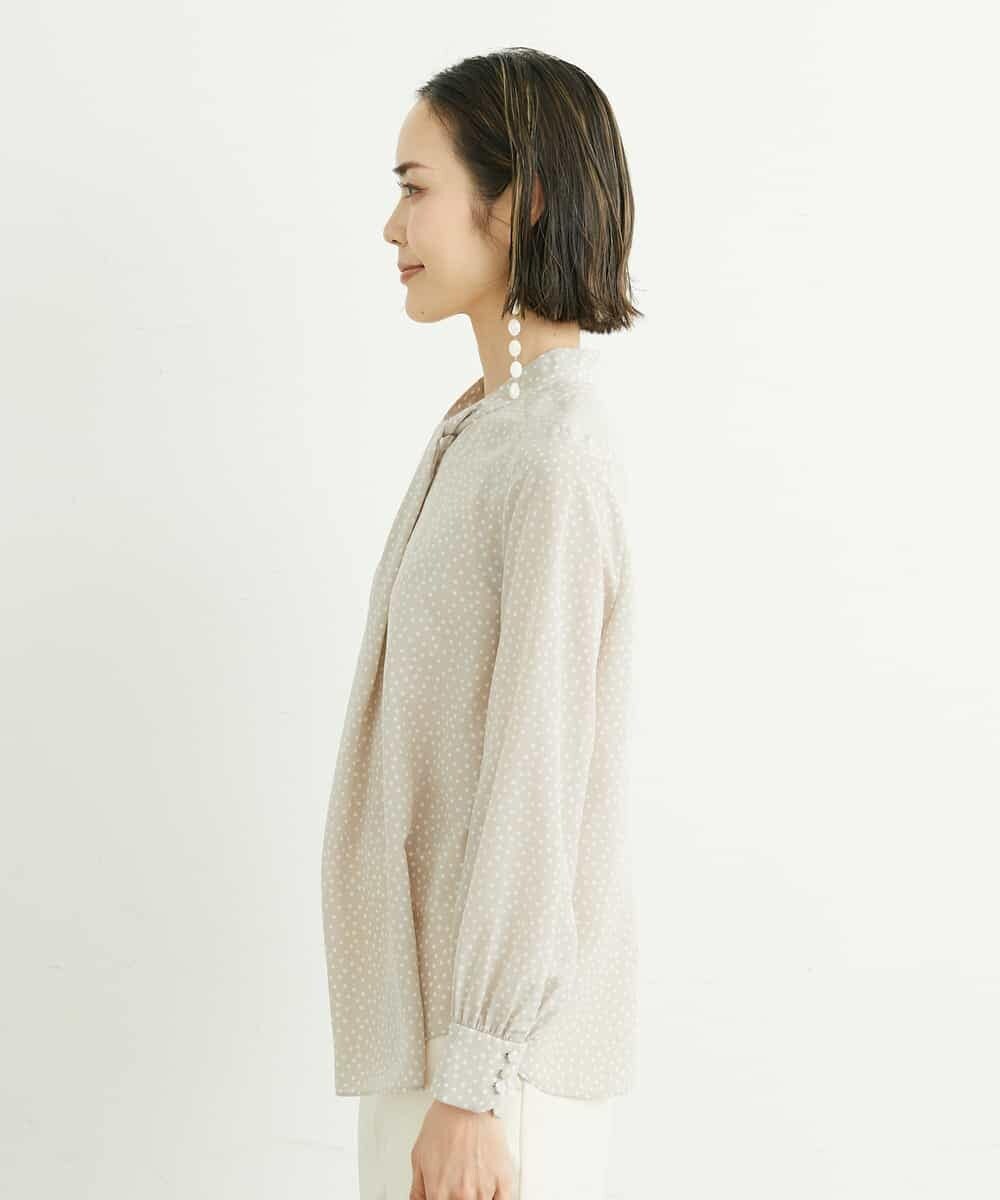 FMBFS20270 MICHEL KLEIN(ミッシェルクラン) [お仕事におすすめ]ハイネックランダムドットブラウス ブラック(94)