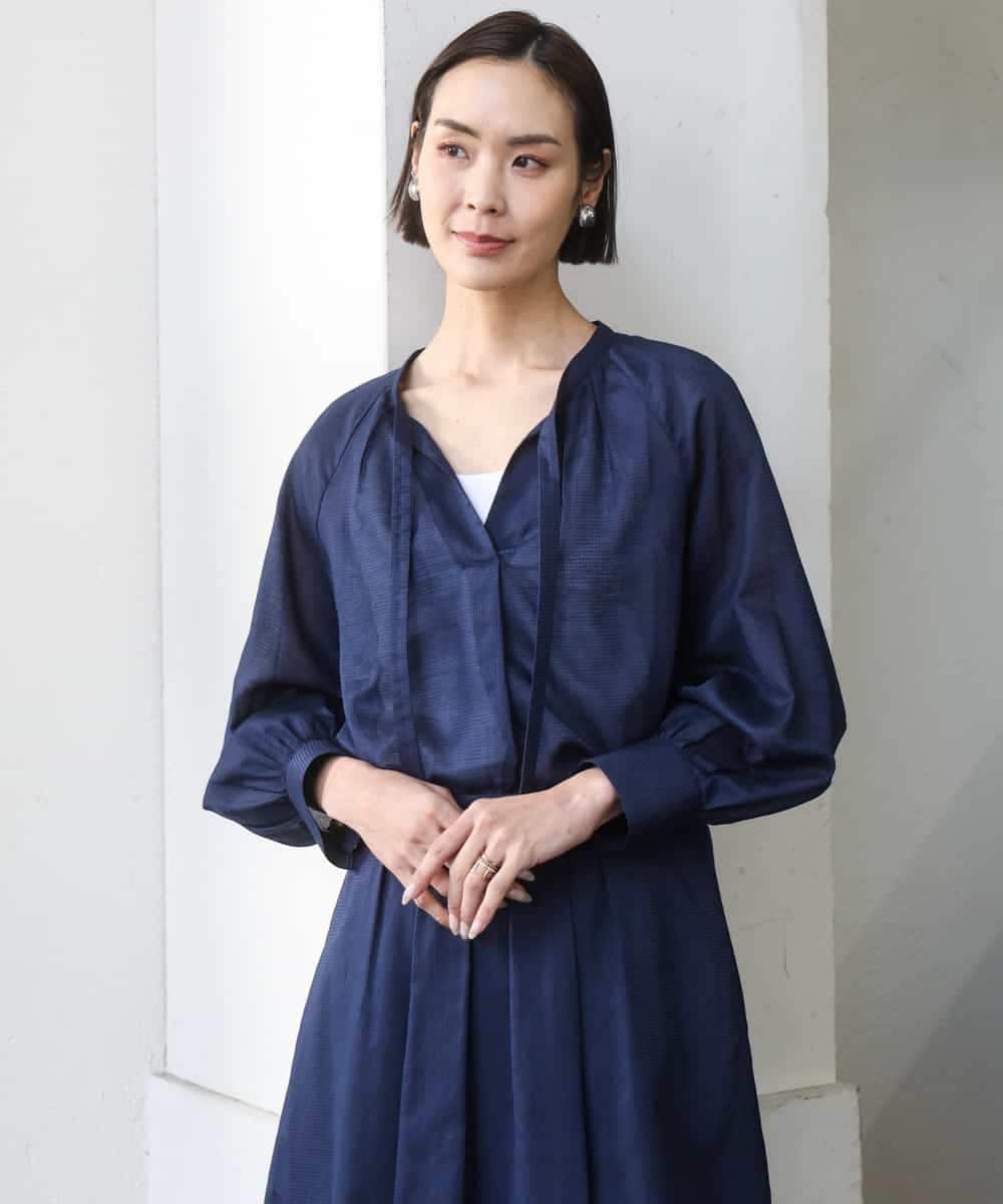 FMBGE10360 MICHEL KLEIN(ミッシェルクラン) [セットアップ対応]ライトワッフル細めリボンスキッパーブラウス ネイビー