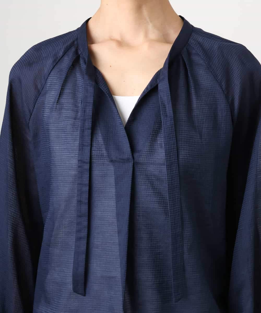 FMBGE10360 MICHEL KLEIN(ミッシェルクラン) [セットアップ対応]ライトワッフル細めリボンスキッパーブラウス ネイビー