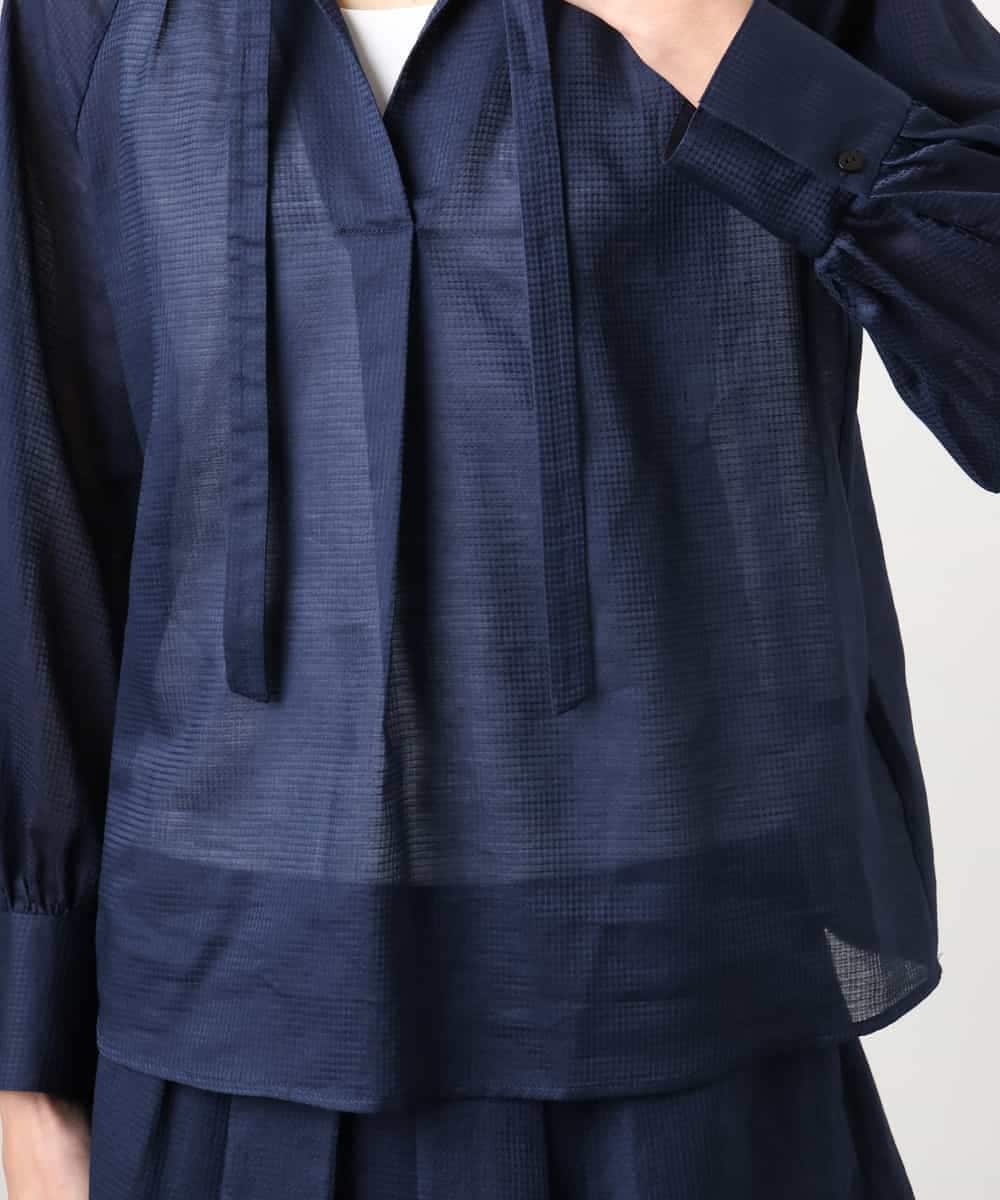 FMBGE10360 MICHEL KLEIN(ミッシェルクラン) [セットアップ対応]ライトワッフル細めリボンスキッパーブラウス ネイビー