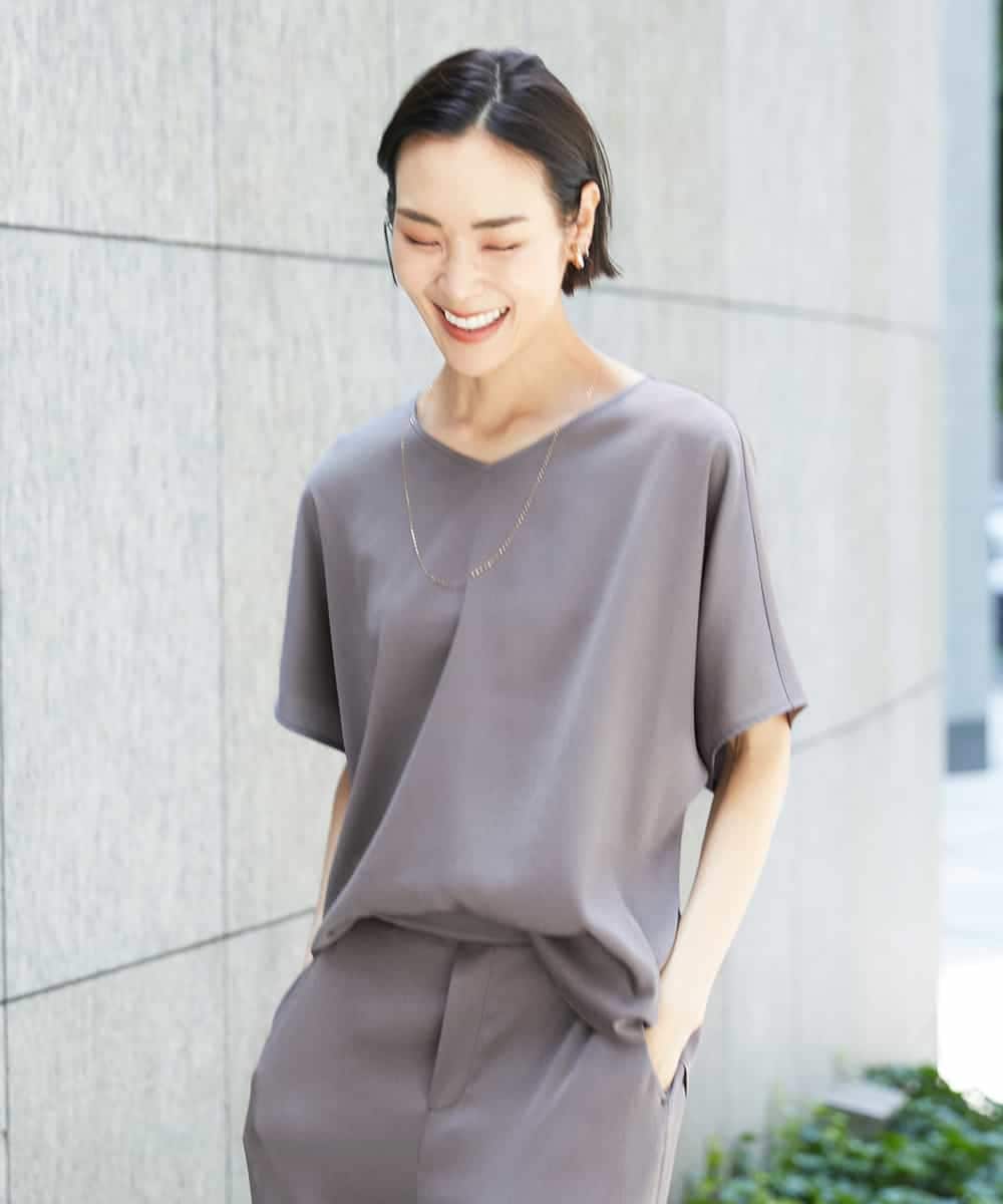 FMBHD02170 MICHEL KLEIN(ミッシェルクラン) [セットアップ対応]Vネックサテンオーバーブラウス ベージュ