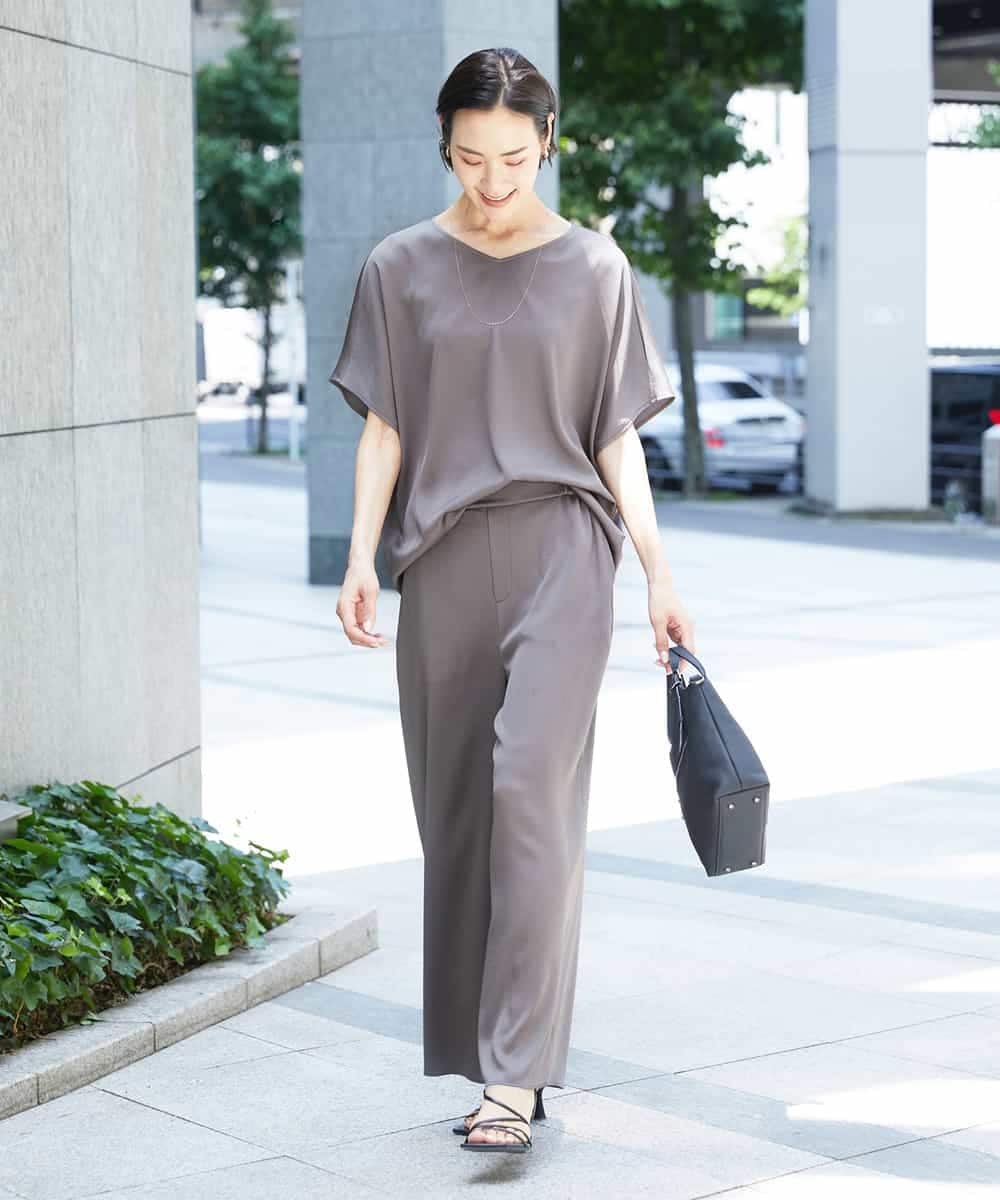 FMBHD02170 MICHEL KLEIN(ミッシェルクラン) [セットアップ対応]Vネックサテンオーバーブラウス ベージュ