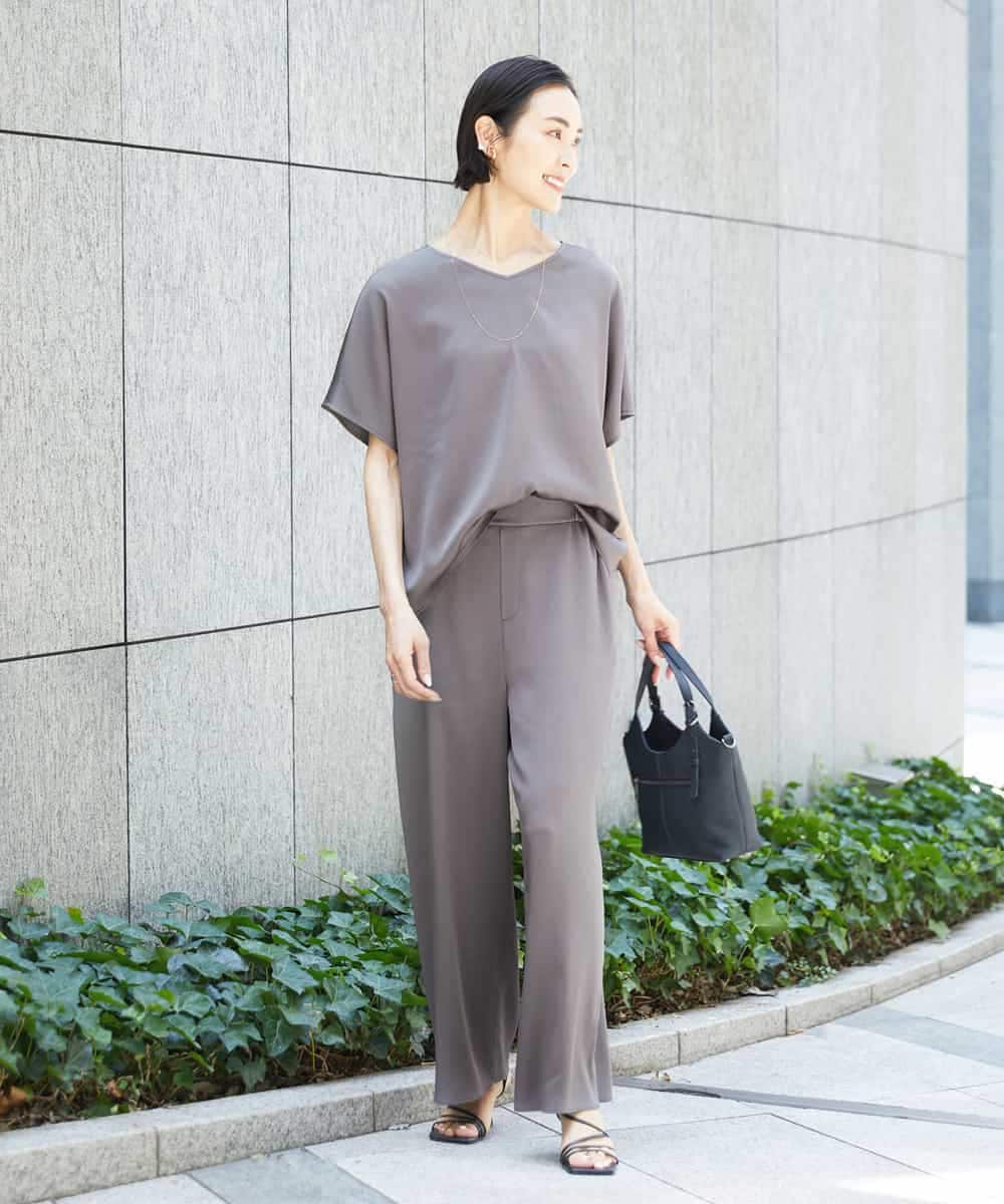 FMBHD02170 MICHEL KLEIN(ミッシェルクラン) [セットアップ対応]Vネックサテンオーバーブラウス ベージュ