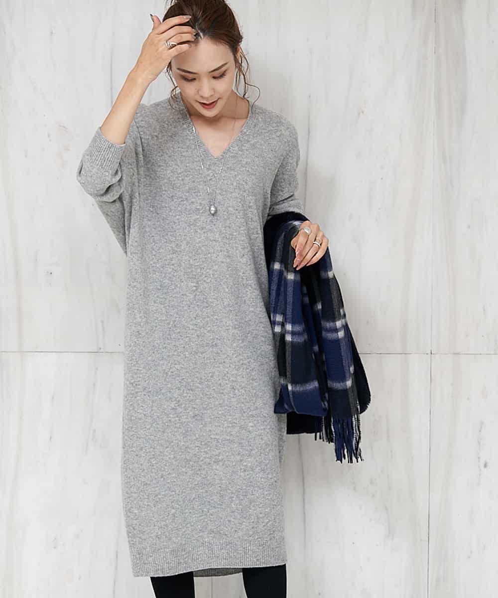 最高のグレー Vネック セーター コーデ ファッショントレンドについて