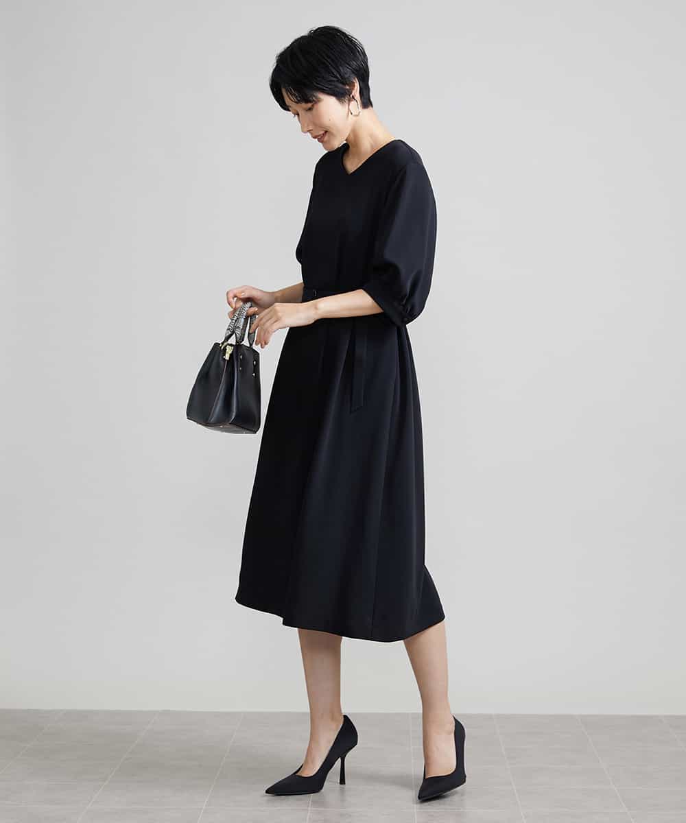 FMEAV22360 MICHEL KLEIN(ミッシェルクラン) Vネックベルト付きワンピース ブラック(94)