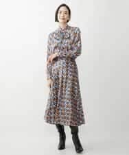 FMHAV47270 MICHEL KLEIN(ミッシェルクラン) [セットアップ対応]ルージュプリントフレアスカート（オリジナルプリント） ネイビー(57)