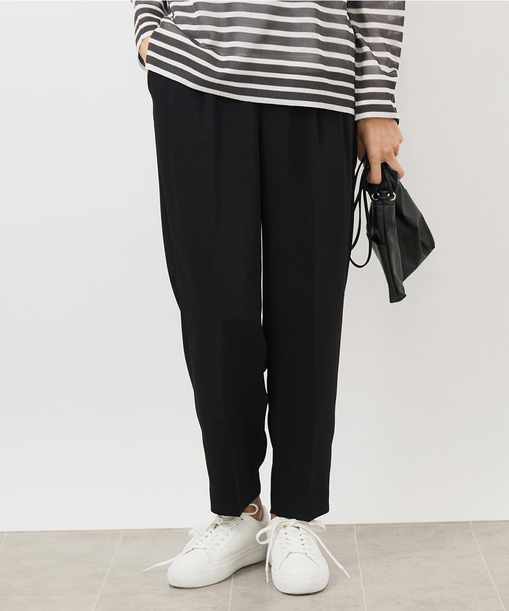 FMLAA04200 MICHEL KLEIN(ミッシェルクラン) ドライサテンテーパードパンツ ブラック(94)