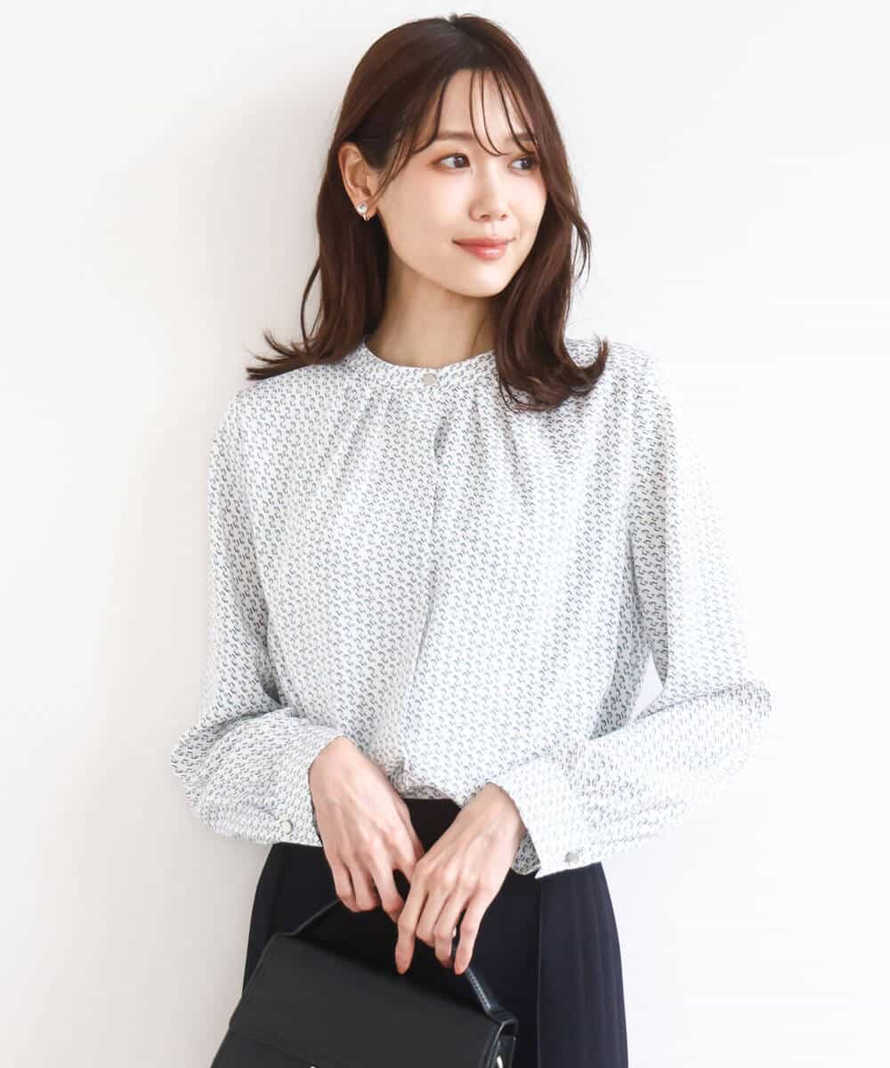 FOBGD21140 MK MICHEL KLEIN(MK ミッシェルクラン) 幾何柄バンドカラーブラウス/洗える ライトブルー