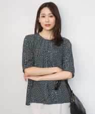 FOBGD42150 MK MICHEL KLEIN(MK ミッシェルクラン) フラワーモチーフプリントブラウス/接触冷感/UVカット/洗える ネイビー