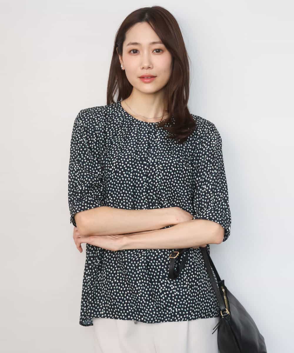 FOBGD42150 MK MICHEL KLEIN(MK ミッシェルクラン) フラワーモチーフプリントブラウス/接触冷感/UVカット/洗える ネイビー