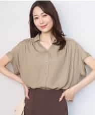 FOBGD68140 MK MICHEL KLEIN(MK ミッシェルクラン) [UVカット/接触冷感/洗える]メタル釦デザイン サテン地ブラウス キャメル