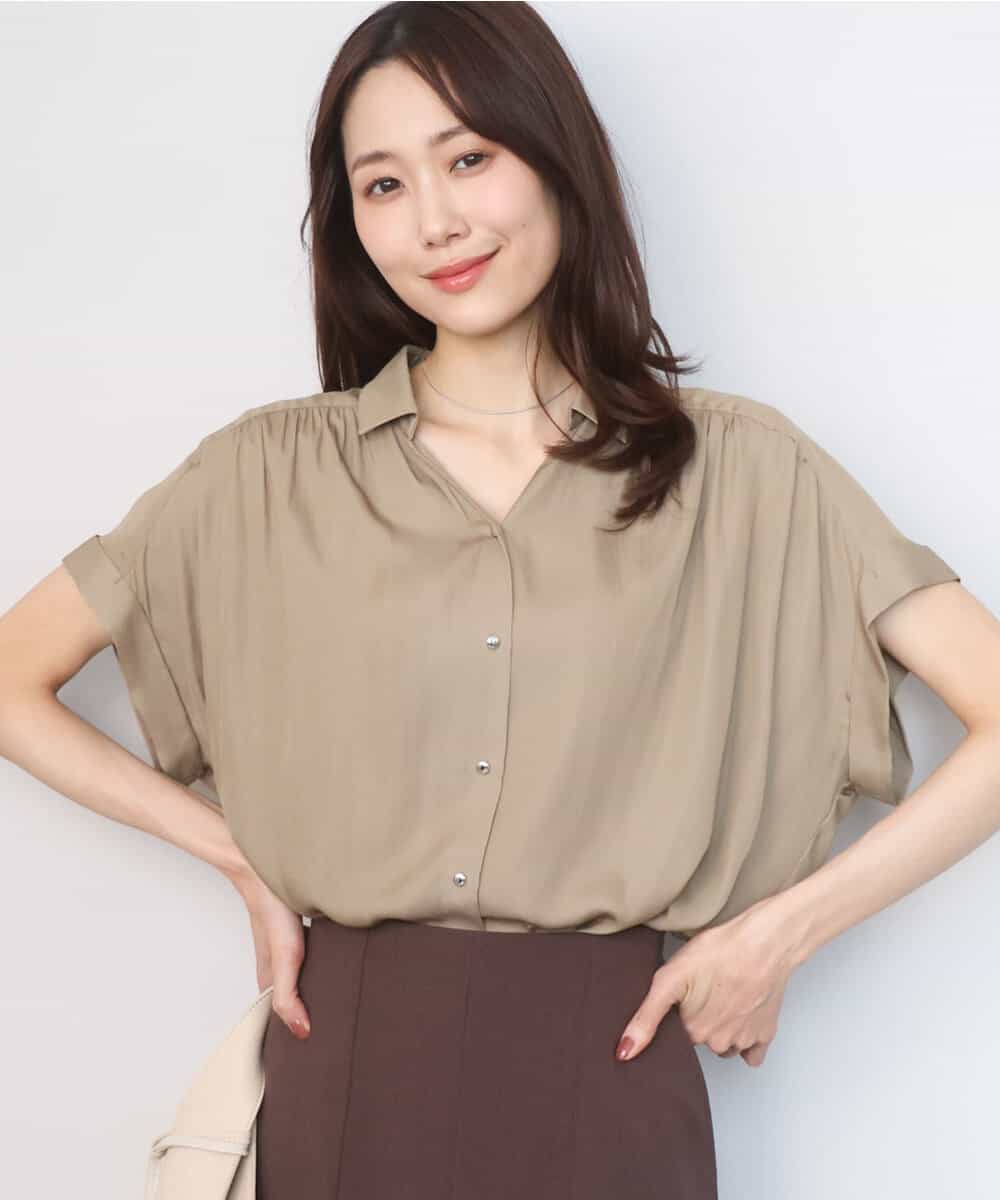 FOBGD68140 MK MICHEL KLEIN(MK ミッシェルクラン) [UVカット/接触冷感/洗える]メタル釦デザイン サテン地ブラウス キャメル