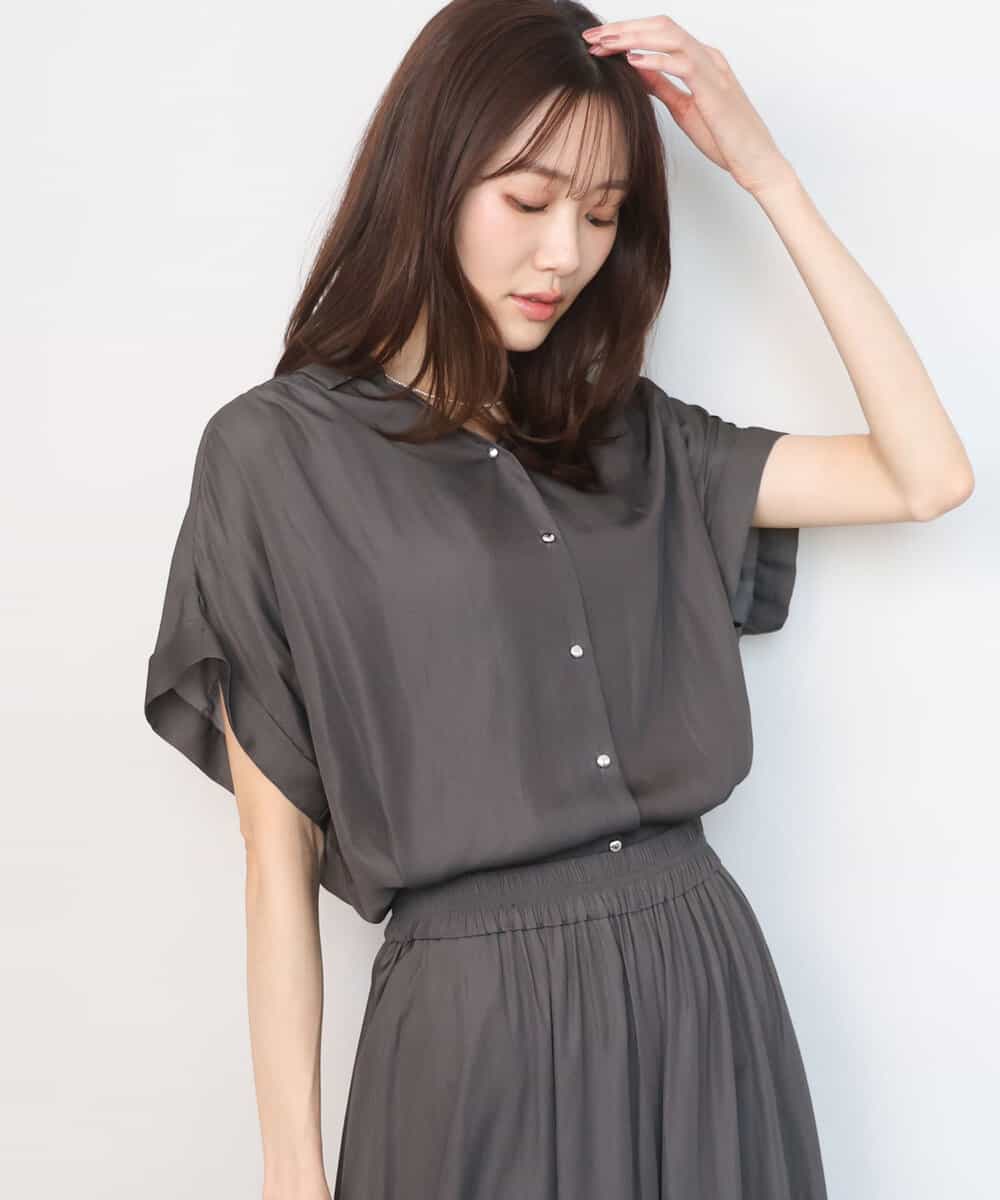 FOBGD68140 MK MICHEL KLEIN(MK ミッシェルクラン) [UVカット/接触冷感/洗える]メタル釦デザイン サテン地ブラウス ダークグレー