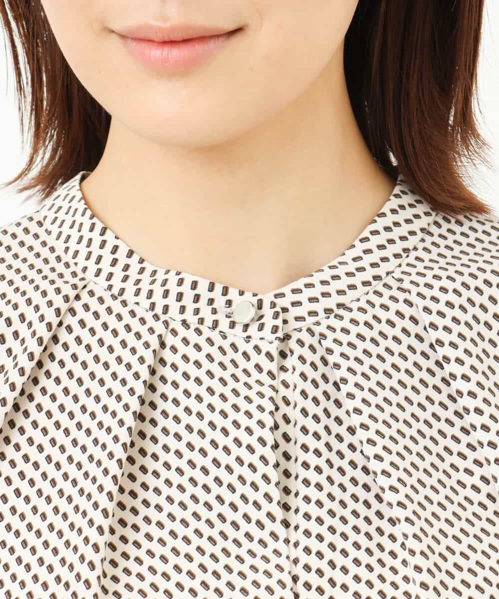 FOBGS36130 MK MICHEL KLEIN(MK ミッシェルクラン) 幾何学プリントブラウス/洗える アイボリー