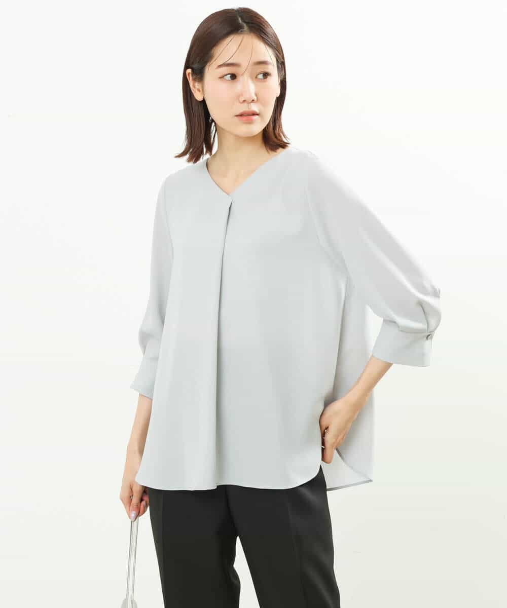 FOBGS38130 MK MICHEL KLEIN(MK ミッシェルクラン) タックVネックブラウス/洗える ライトグレー