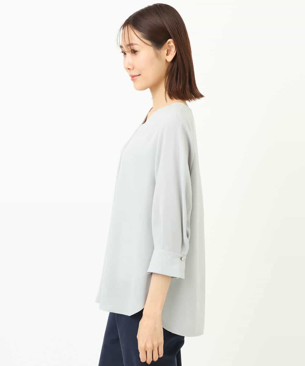 FOBGS38130 MK MICHEL KLEIN(MK ミッシェルクラン) タックVネックブラウス/洗える ライトグレー
