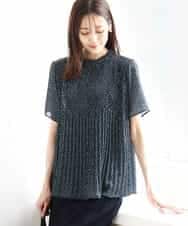 FOBHA67150 MK MICHEL KLEIN(MK ミッシェルクラン) ランダムドット柄プリーツブラウス/洗える ネイビー