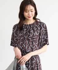 FOBHD68140 MK MICHEL KLEIN(MK ミッシェルクラン) [接触冷感/洗える]アートプリントブラウス ブラウン