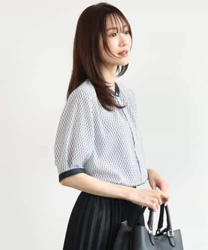 FOBJD30150 MK MICHEL KLEIN [洗える]ダイヤモチーフ幾何柄ブラウス