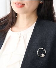 FR2DA95040 MK MICHEL KLEIN(MK ミッシェルクラン) パール調デザインサークルブローチ シルバー