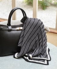 FR3AG42060 MK MICHEL KLEIN(MK ミッシェルクラン) [洗える]モノトーンプリーツ幾何柄ロングスカーフ ブラック