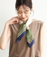 FR3JD23045 MK MICHEL KLEIN(MK ミッシェルクラン) [洗える]チェーンプリントスカーフ ネイビー