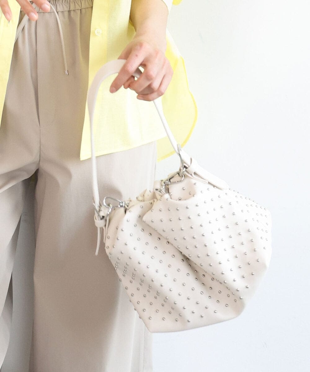 FR5GD05090 MK MICHEL KLEIN(MK ミッシェルクラン) スタッズデザイン巾着風2wayバッグ アイボリー