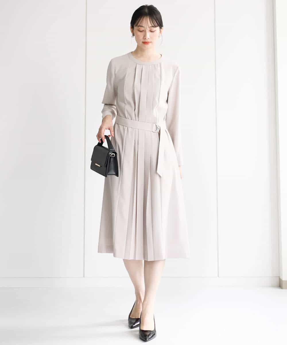 FUEDA01220 MK MICHEL KLEIN(MK ミッシェルクラン) サテンジョーゼット プリーツワンピース/洗える グレージュ