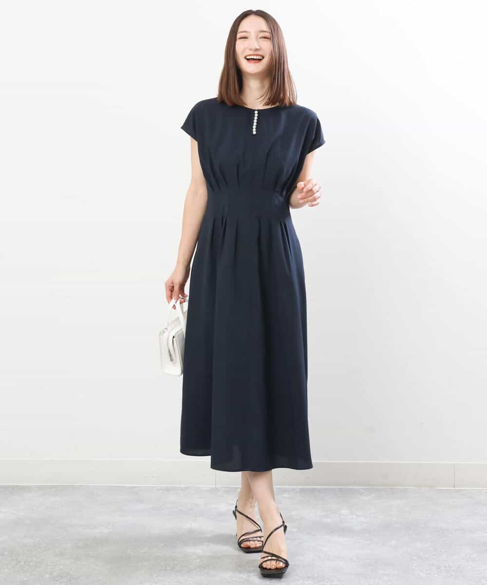 FUEGS05180 MK MICHEL KLEIN(MK ミッシェルクラン) パール調釦デザインタックワンピース/洗える/WEB限定 モカ