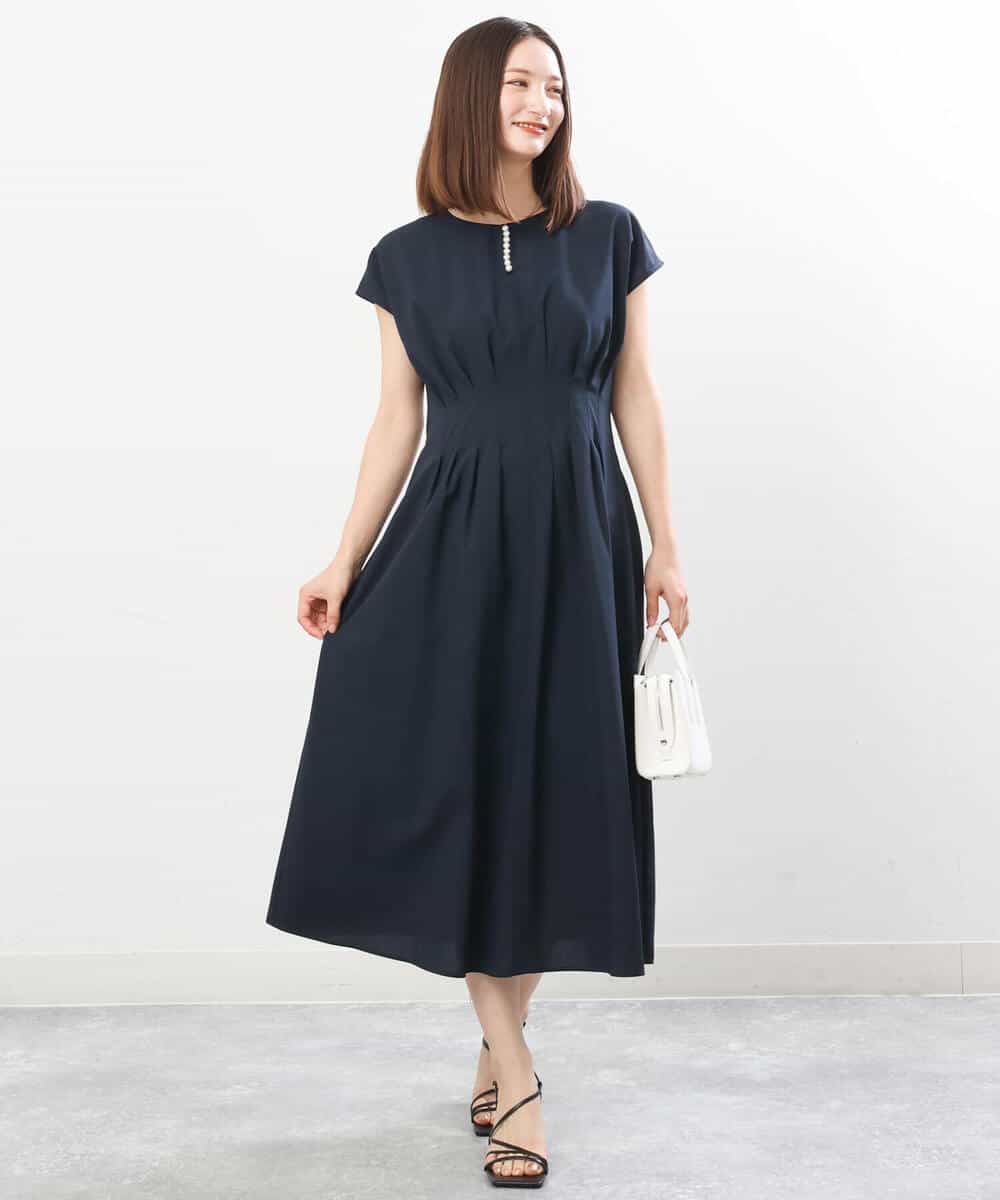 FUEGS05180 MK MICHEL KLEIN(MK ミッシェルクラン) パール調釦デザインタックワンピース/洗える/WEB限定 モカ