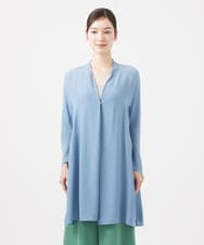GBBEB07430 Sybilla(シビラ) Vネックロングブラウス ブルー