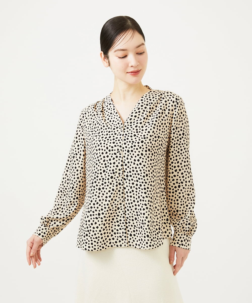 GBBEE03330 Sybilla(シビラ) ランダムドットプリントブラウス ベージュ×ブラック