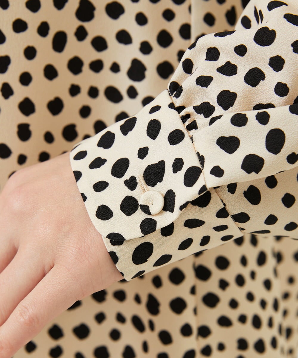 GBBEE03330 Sybilla(シビラ) ランダムドットプリントブラウス ベージュ×ブラック