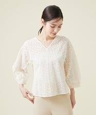 GBBET07390 Sybilla(シビラ) ボーラーフラワーレースブラウス ホワイト