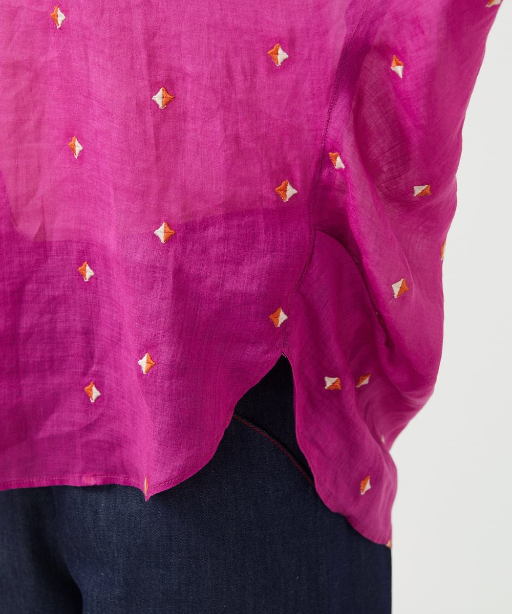 GBBGE41300 Sybilla(シビラ) ダイヤ刺繍リネンブラウス フューシャ