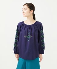 GBBHA38400 Sybilla(シビラ) 【INDIA】フラワー&ボーラー刺繍ブラウス ネイビー