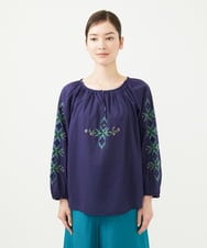 GBBHA38400 Sybilla(シビラ) 【INDIA】フラワー&ボーラー刺繍ブラウス ネイビー
