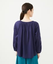 GBBHA38400 Sybilla(シビラ) 【INDIA】フラワー&ボーラー刺繍ブラウス ネイビー