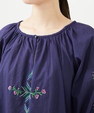 GBBHA38400 Sybilla(シビラ) 【INDIA】フラワー&ボーラー刺繍ブラウス ネイビー