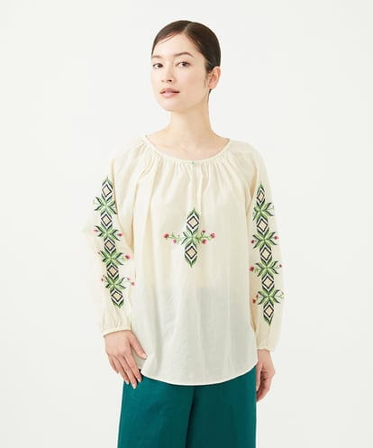 GBBHA38400 Sybilla 【INDIA】フラワー&ボーラー刺繍ブラウス