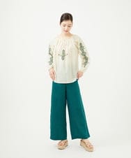 GBBHA38400 Sybilla(シビラ) 【INDIA】フラワー&ボーラー刺繍ブラウス ライトベージュ