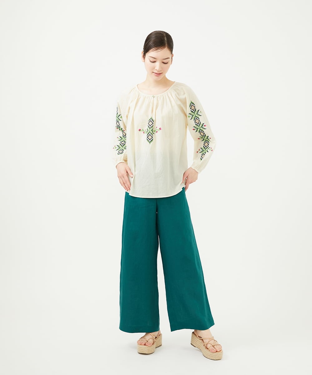 GBBHA38400 Sybilla(シビラ) 【INDIA】フラワー&ボーラー刺繍ブラウス ライトベージュ