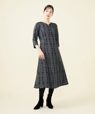 GBEAW78990 Sybilla(シビラ) フラワー刺繍リネンウールドレス ダークグレー