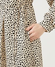 GBEEE03630 Sybilla(シビラ) ランダムドットプリントドレス ベージュ×ブラック